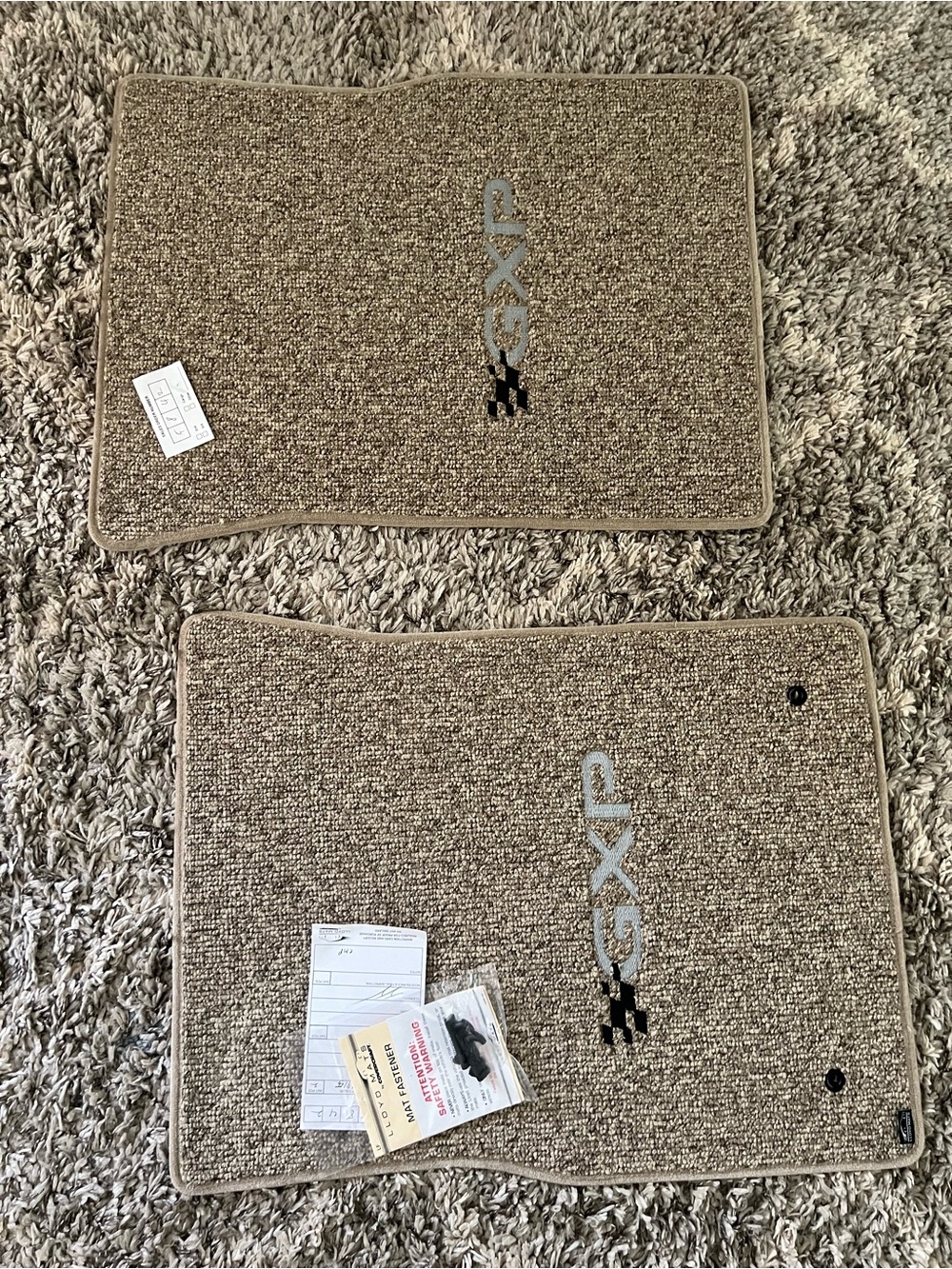 Beige Carpet Logo Mat with Silver/Blk Embroidery fits 2000/05 Pontiac Bonneville